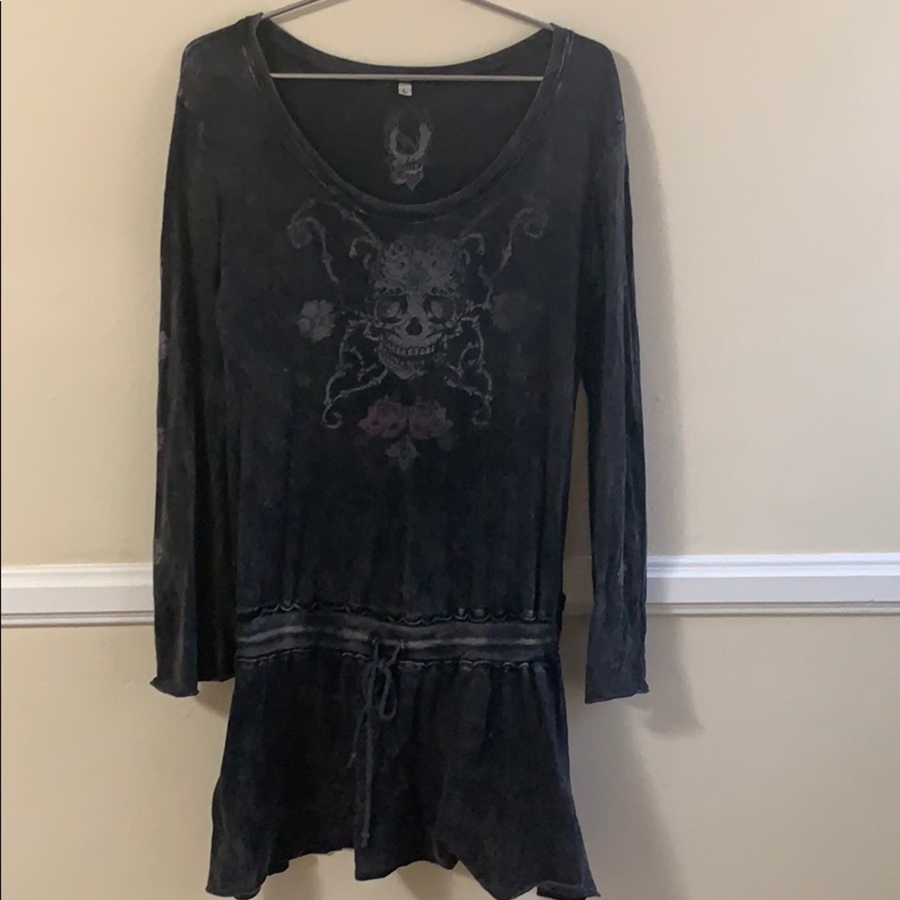 Blue tattoo tunic tops
